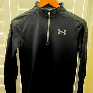 Eye Catching Boys Under Armour HeatGear Quarter Zip top.  Black, size XL